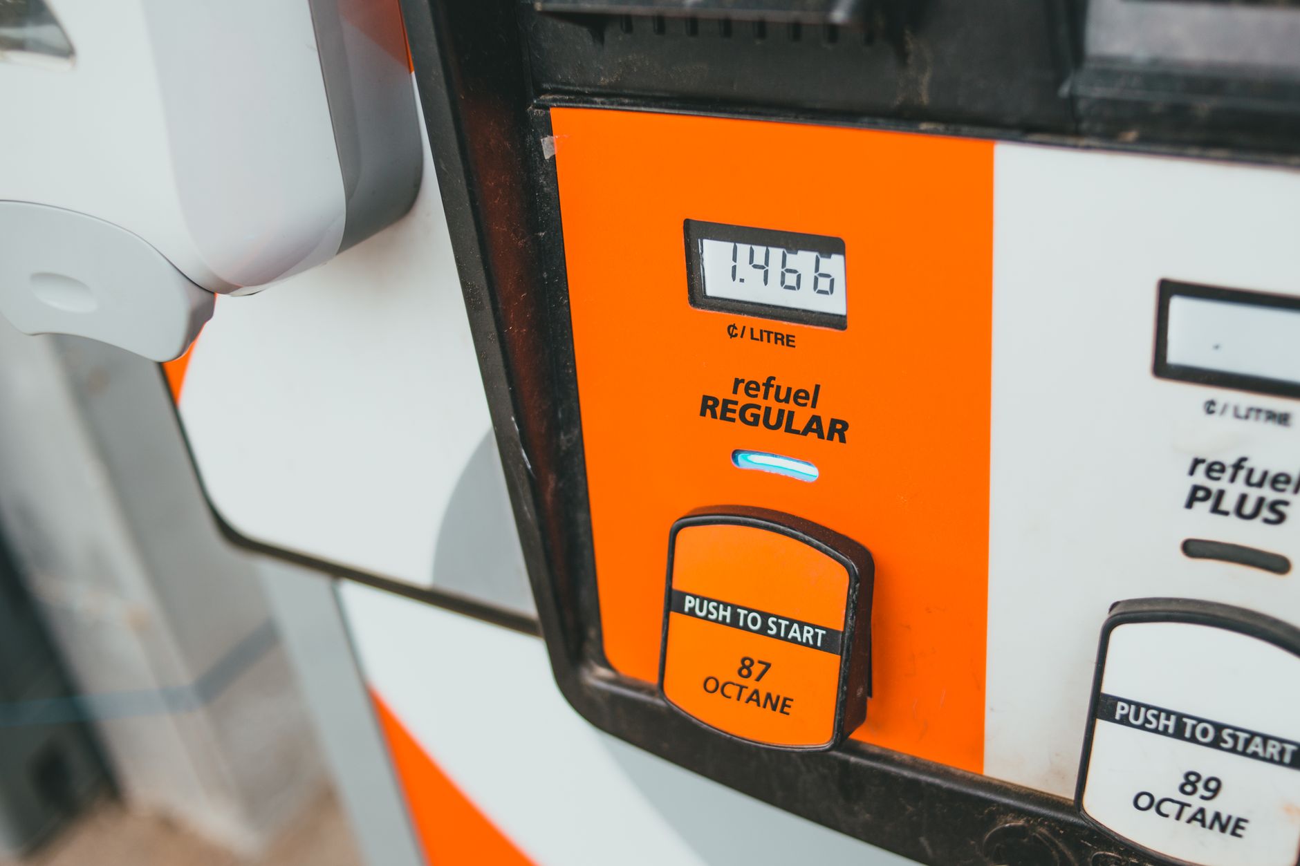 Por que a bomba de combustível do posto para de funcionar por falha elétrica?