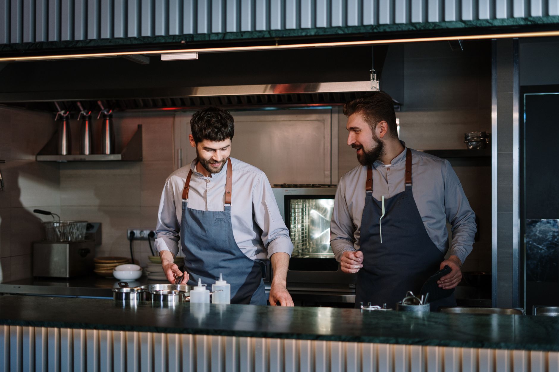 Por que restaurantes e academias sofrem tanta queda de energia?
